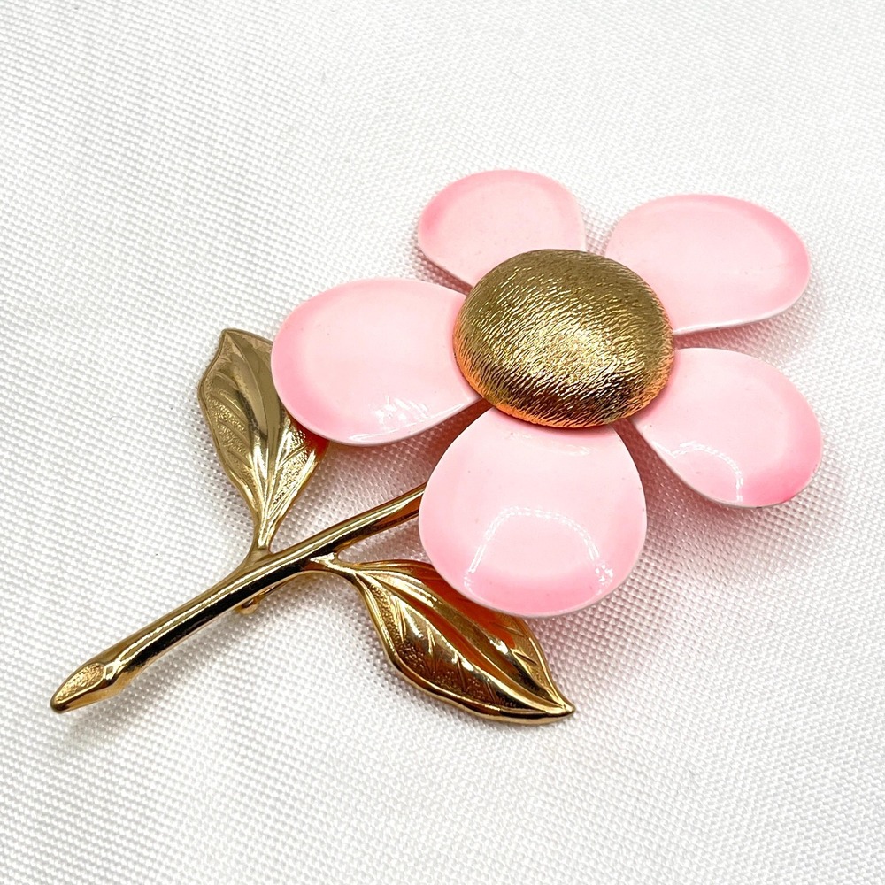Vintage 60s Sarah Coventry Pink Enamel and Gold‎ Tone Flower Flattery Brooch